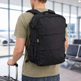 Príručný turistický batoh na cestovanie 45 × 30 cm čierny