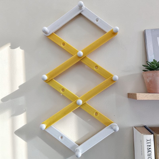 Skladací nástenný vešiak harmonika 18 cm bielo-zelený, rozsah 10 – 45 cm, 10 háčikov
