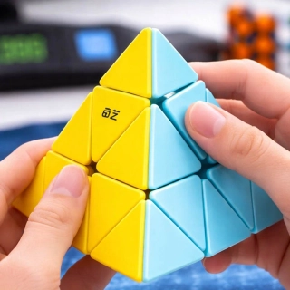 Logická kocka pyramída 3 x 3 x 3 Pyraminx
