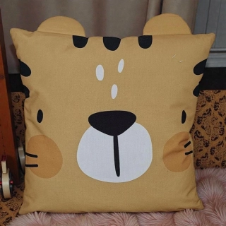 Dekoračný vankúš Tiger 40 × 40 cm