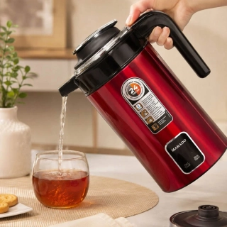Rýchlovarná kanvica Marado 3,5 l 1500 W červená