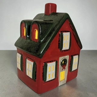 Keramický LED domček – vianočná dekorácia 17,5 × 13 × 10,5 cm, červený