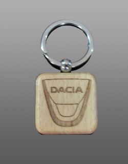 Prívesok drevo DACIA