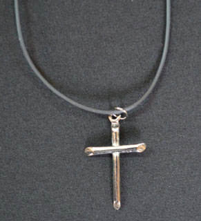 Náhrdelník so strieborným krížikom CJ1226